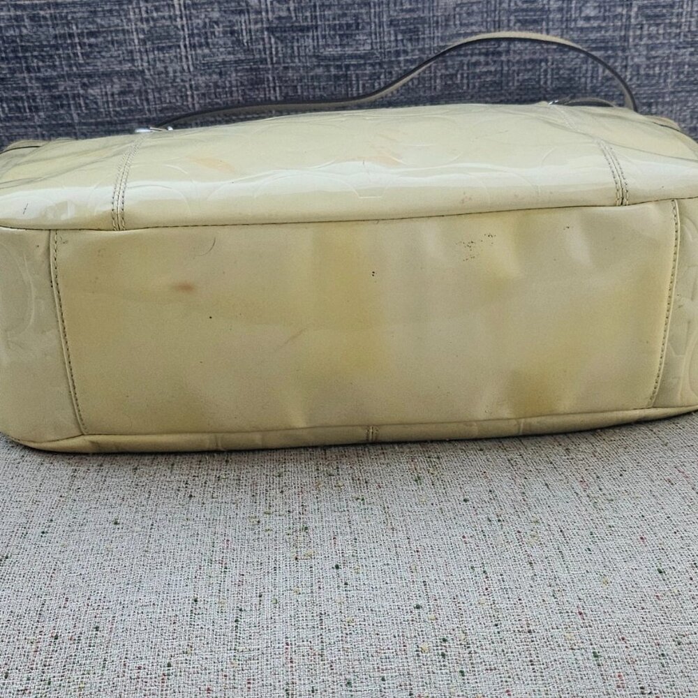 Coach Ladies Shoulder Bag Purse Cream Patent Leather Hand Bag Tote Large Bag - Picture 6 of 13